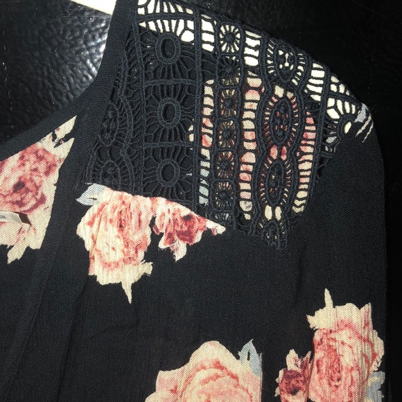 FLORAL CROP LONG SLEEVE - Picture 3 of 4